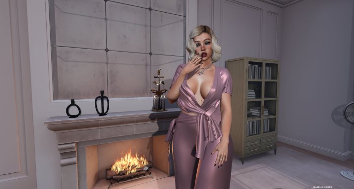 The Glamorous Life of My Virtual&nbsp;Self